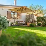 Lilly With Private Parking And Private Garden-quiet Oasis