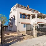 Διαμέρισμα Lilly With Private Parking And Private Garden-quiet Oasis Πούλα
