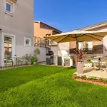 Apartman Lilly With Private Parking And Private Garden-quiet Oasis *