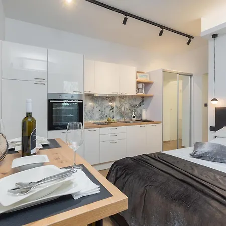 Lilly With Private Parking ,private Garden-quiet Oasis