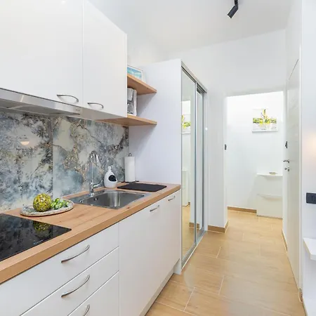 Apartment Lilly With Private Parking ,private Garden-quiet Oasis Pula