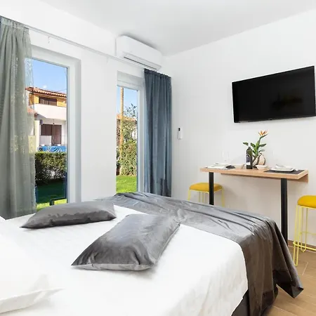 Lilly With Private Parking ,private Garden-quiet Oasis Apartment Pula