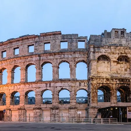 Apartment Lilly With Private Parking ,private Garden-quiet Oasis Pula