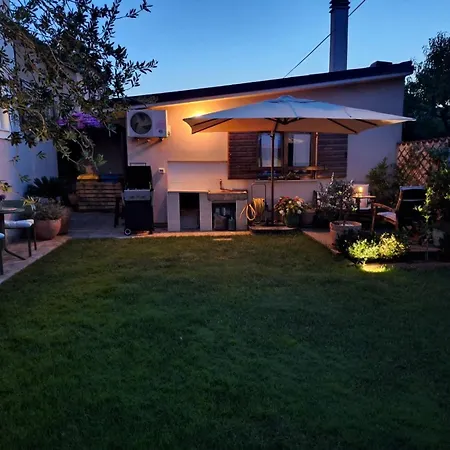 Lilly With Private Parking ,private Garden-quiet Oasis