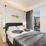 Lilly With Private Parking And Private Garden-quiet Oasis Appartement Pula