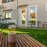 Lilly With Private Parking And Private Garden-quiet Oasis