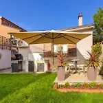 Lilly With Private Parking And Private Garden-quiet Oasis *