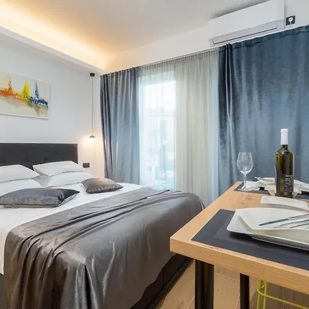 Appartamento Lilly With Private Parking And Private Garden-quiet Oasis Pola