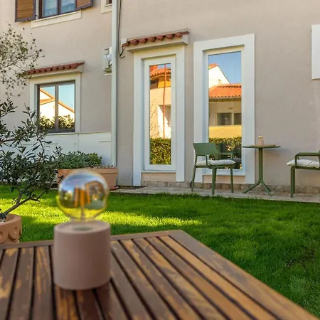 Lilly With Private Parking And Private Garden-quiet Oasis