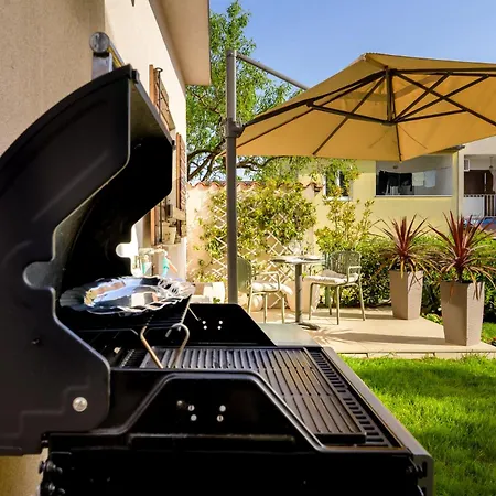 Lilly With Private Parking And Private Garden-quiet Oasis Pula
