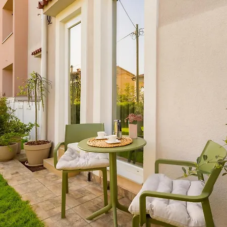 Lilly With Private Parking And Private Garden-quiet Oasis Appartement *