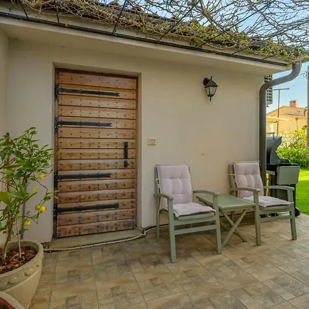 Lilly With Private Parking And Private Garden-quiet Oasis Pula