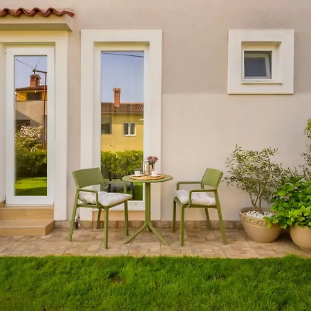 Lilly With Private Parking And Private Garden-quiet Oasis