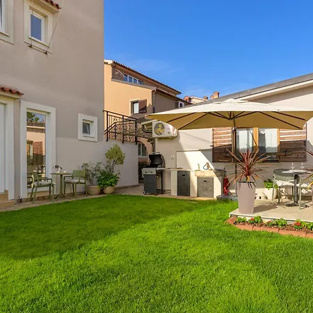 Lilly With Private Parking And Private Garden-quiet Oasis Appartamento